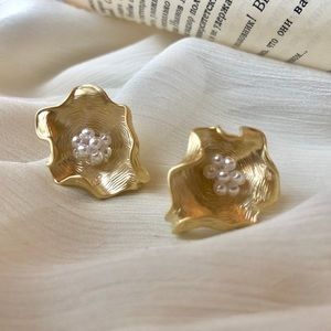 New Matt 14k Gold Earrings Freshwater pearl Stud Earrings Gold flora earrings